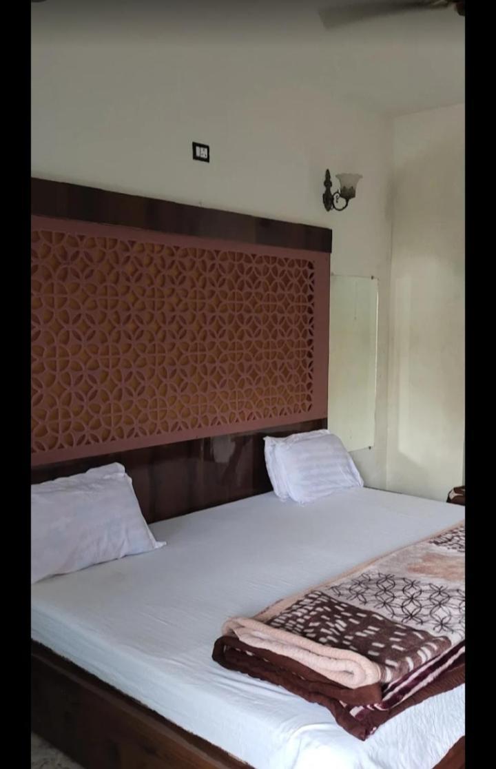 Hotel Malhotra Palace Ujjain Extérieur photo