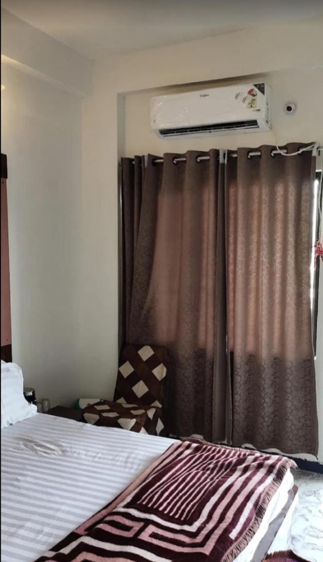 Hotel Malhotra Palace Ujjain Extérieur photo