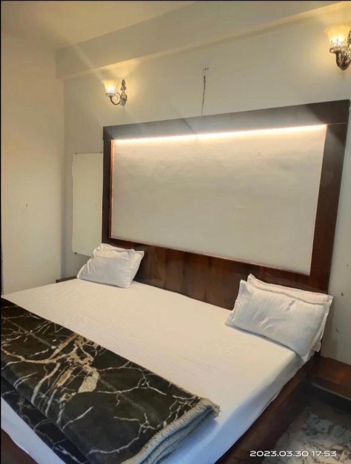 Hotel Malhotra Palace Ujjain Extérieur photo